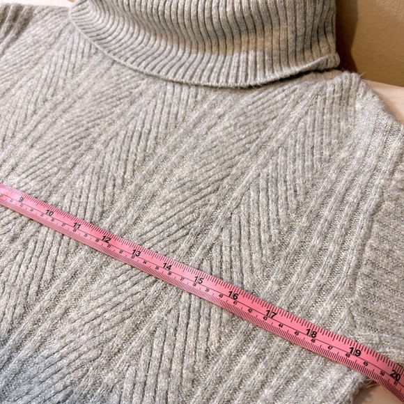 Isabel Maternity Cute and Cozy Cable Knit Turtleneck Tunic Sweater Size Small - Picture 8 of 11